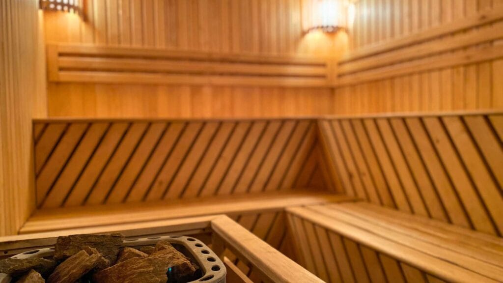 Сауна Лісотелю, дерев’яний інтер’єр та кам’янка для комфортного оздоровчого відпочинку