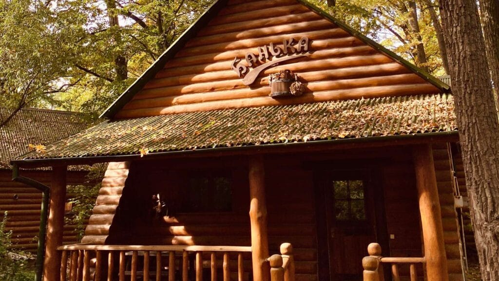 Заміська банька на дровах у Лісотелі, баня під Києвом у лісовій зоні для сімейного та корпоративного відпочинку