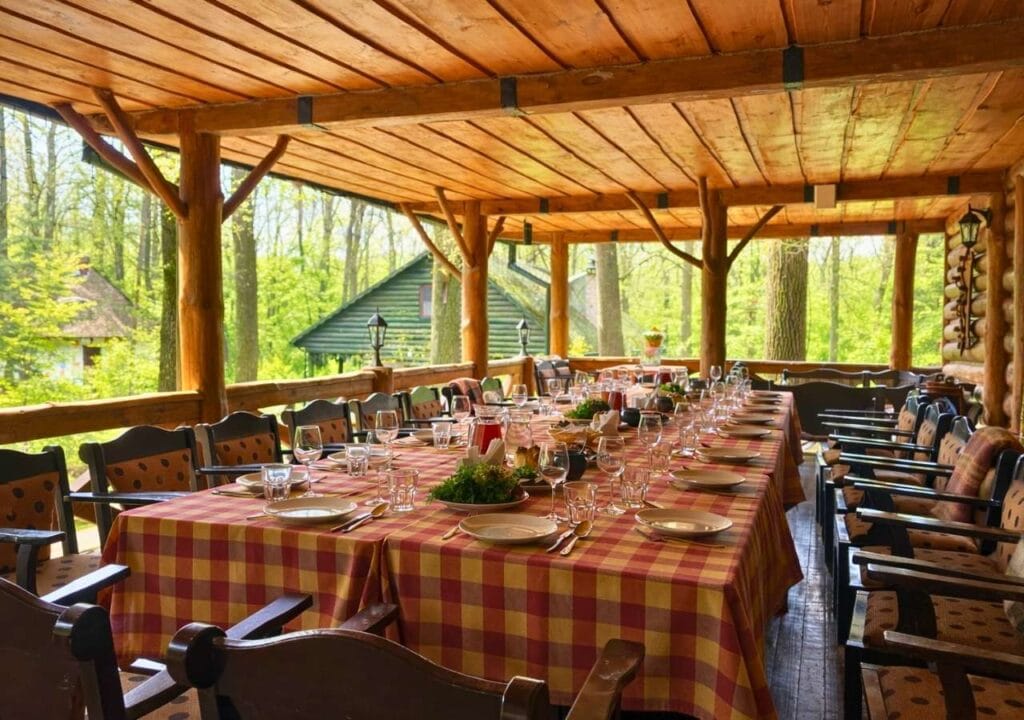 ресторан-рудий-лис-тераса-традиційна-українська-кухня