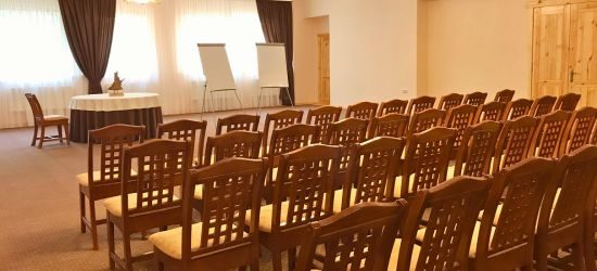 Просторий конференц зал